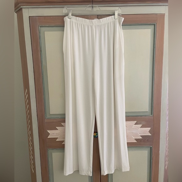 Yushi | Side pocket lounge pants. Off white. Elastic waist. Size Large - Picture 2 of 6
